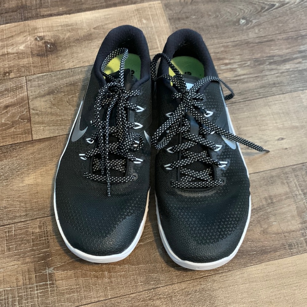 Women’s Nike Metcon 4 Size 9